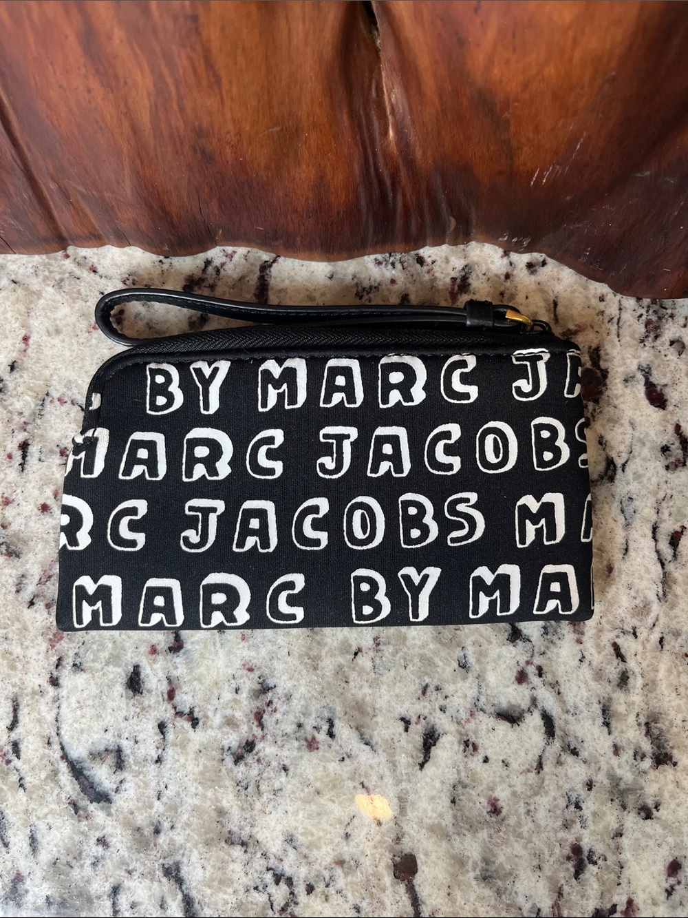 Marc Jacobs Black and White Logo Wristlet Pouch - Picture 4 of 7
